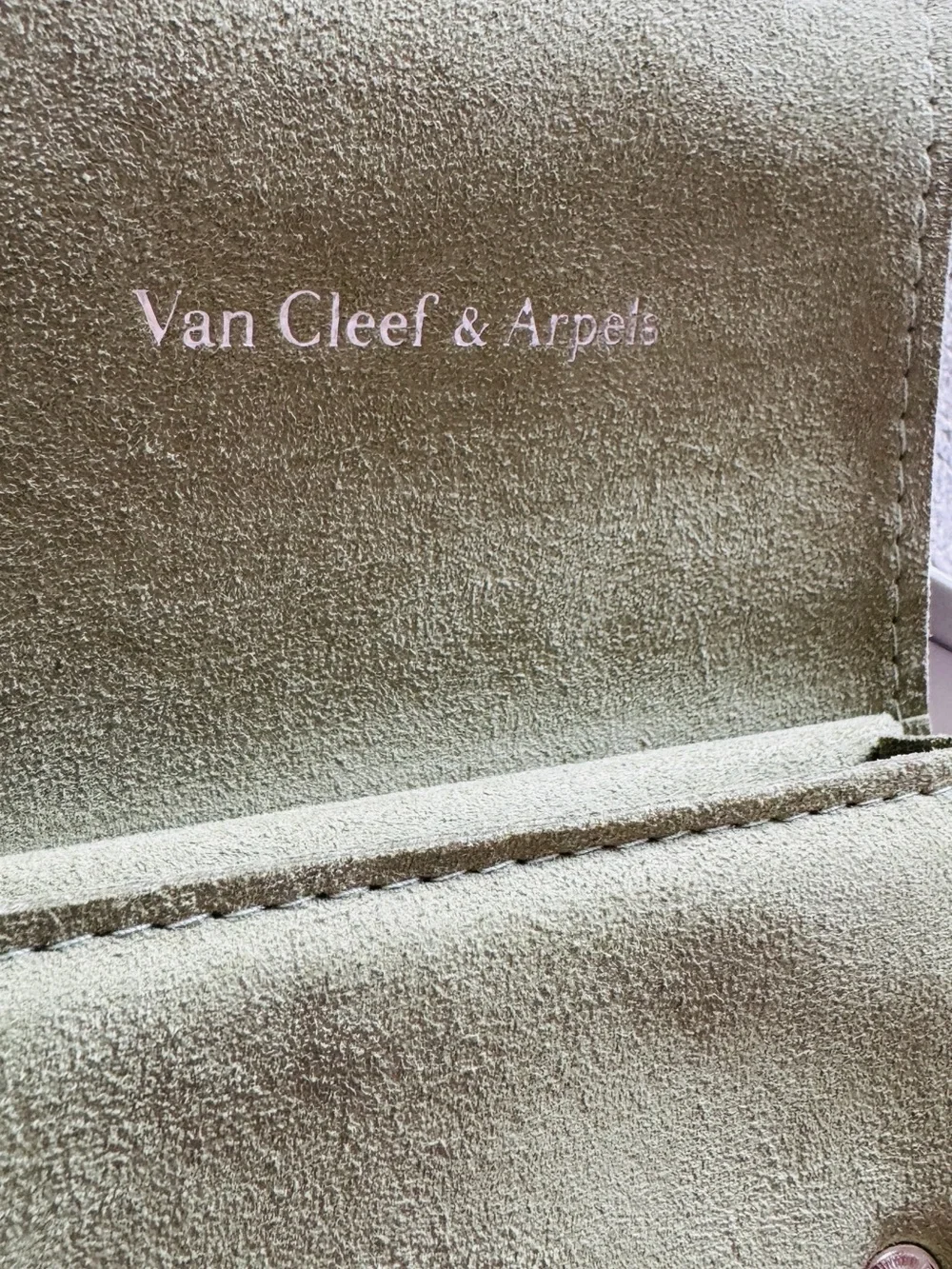 Authentic 💯Van Cleef & Arpels Green Suede Jewelry Pouch and box